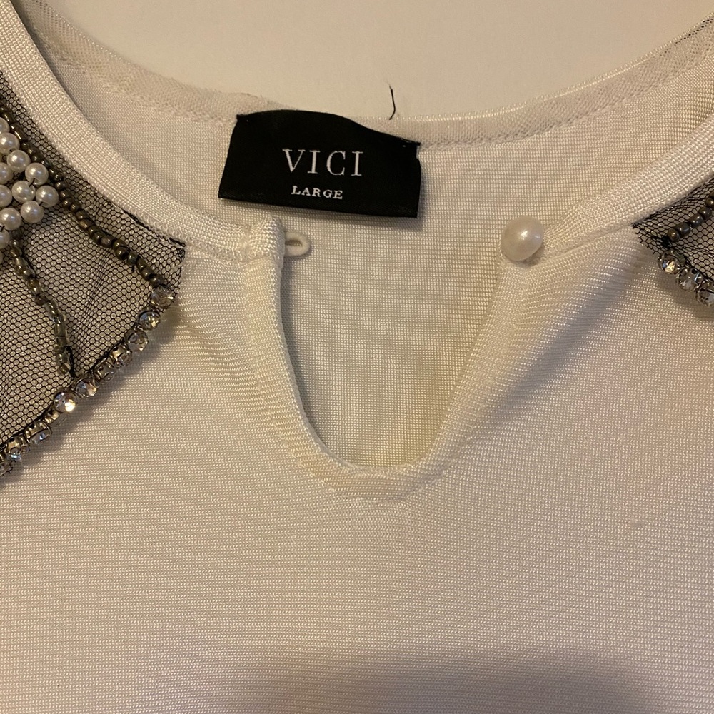 VICI CAPE DRESS - SZ L